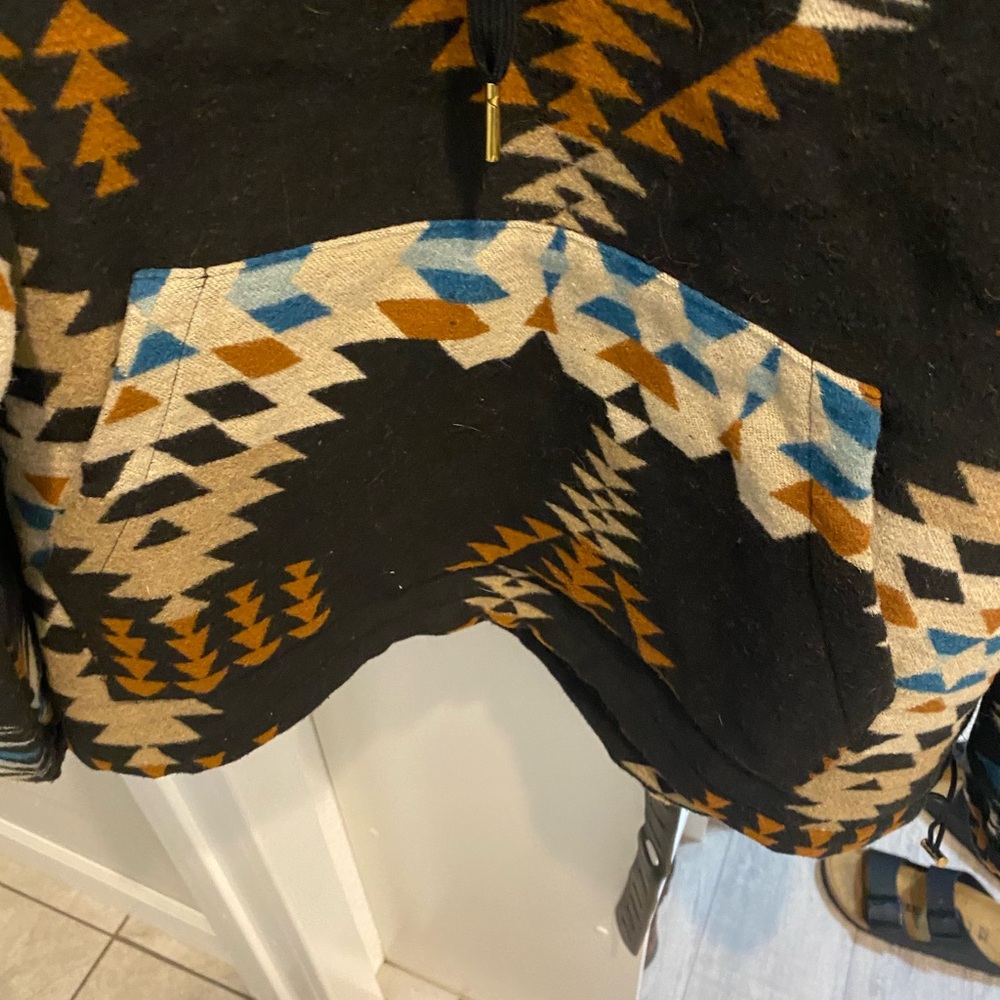 Hooded pull over - Picture 3 of 4